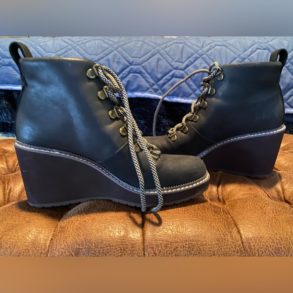 Tom’s wedge booties. Super comfortable 5.5 only used once. - Picture 2 of 7
